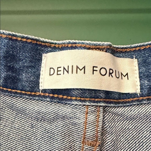 Aritzia Denim Forum The Ex Boyfriend Distressed Cutoff Jean Shorts Womens 24 - Picture 2 of 10